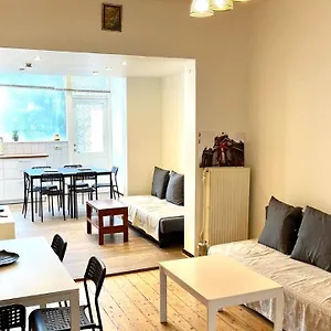 House Jane 4 Sleeping Rooms, Big Terrace. Vakantiehuis Antwerpen