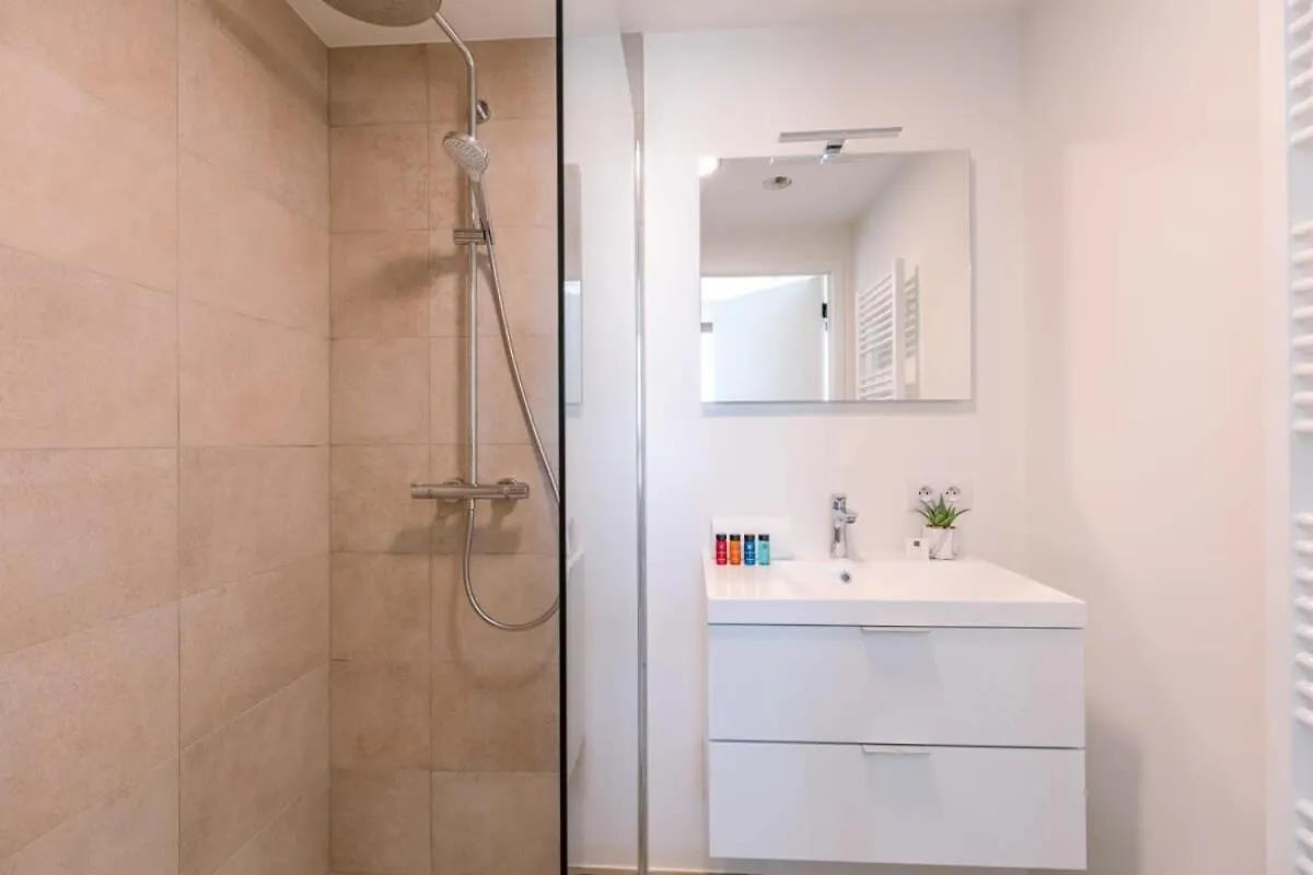 Vitalizée - sunny&stylish apartment with terrace&nearby the beach in Oostende 0*, Ostende